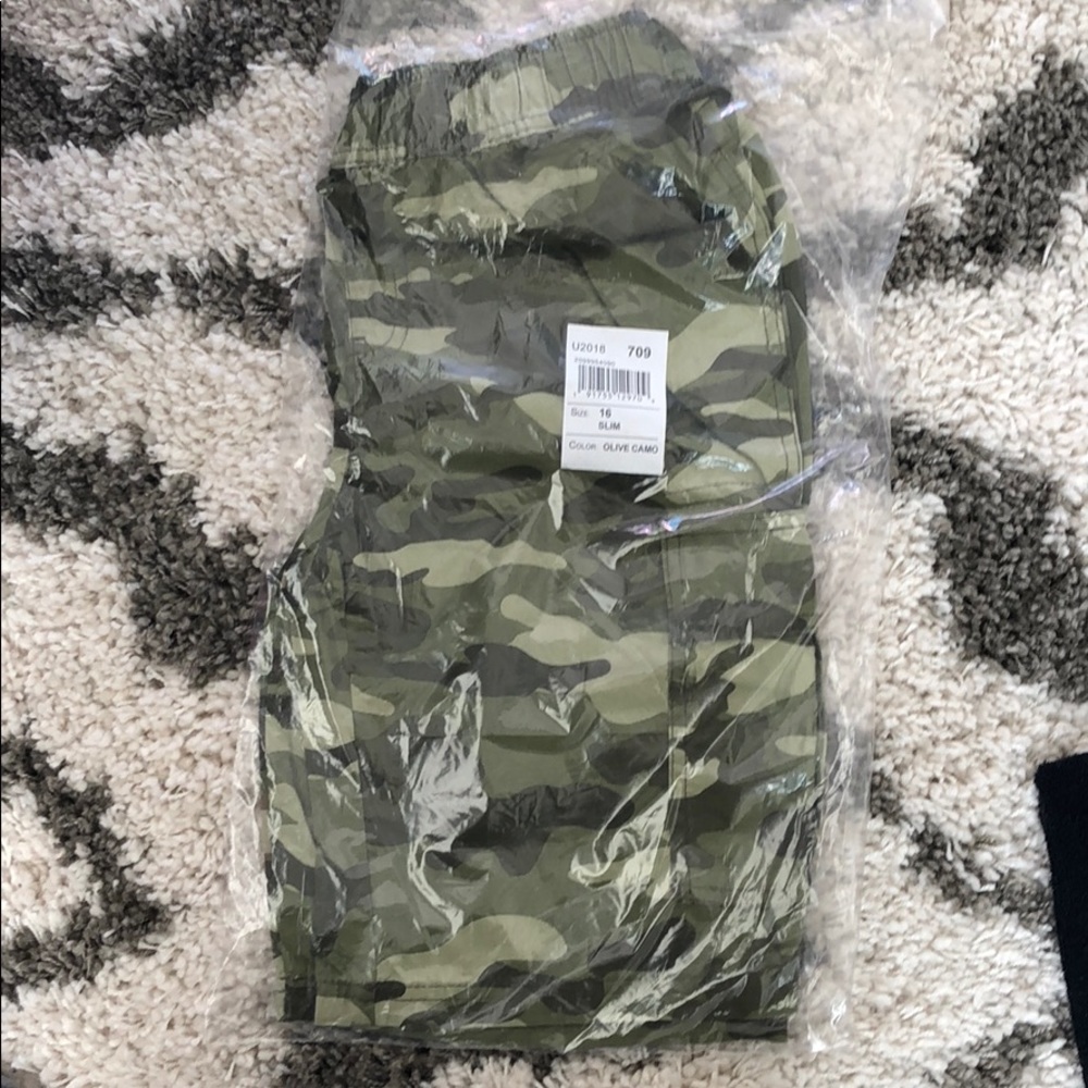 Brand new cargo shirt. Size 16 SLIM.